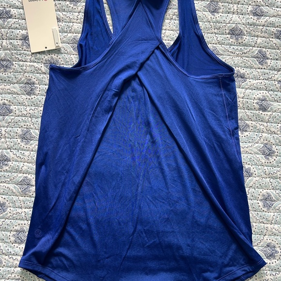 Sz 4 Lululemon Essential Tank - Picture 3 of 3